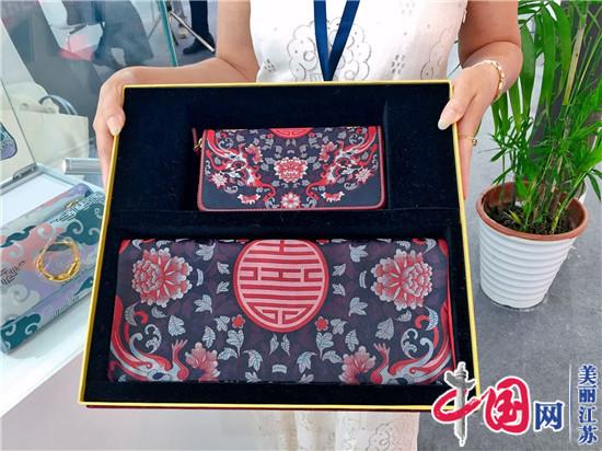 苏州丝绸惊艳亮相第二届江苏（南京）版权贸易博览会 创意续写非遗传承